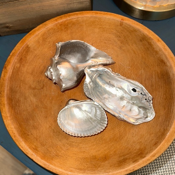 Silver Coated Medium Seashells Set of 3 🎁Wrapped & Gives Back🎗️ - Picture 3 of 7